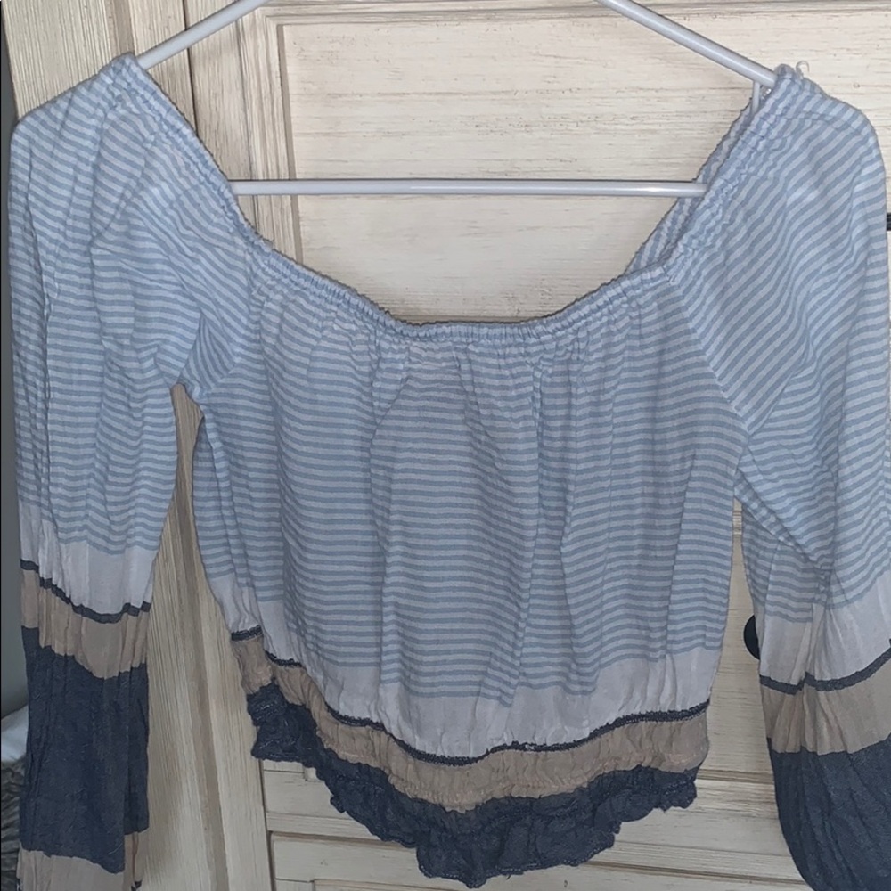 Derek Heart Medium Blue Cropped Blouse